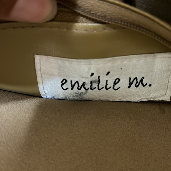 Black Shoulder Bag/ 100% Leather/ Great style & Shaped/ Gold Hardware - Picture 7 of 7